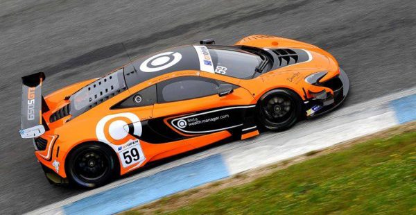findaWEALTHMANAGER sponsored McLaren wins at the International GT open series 2016 in Estoril, Portugal